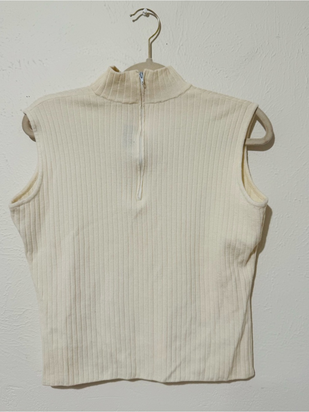 St. John Ribbed Mock Neck Vest Wool Sweater in Cream Sz M